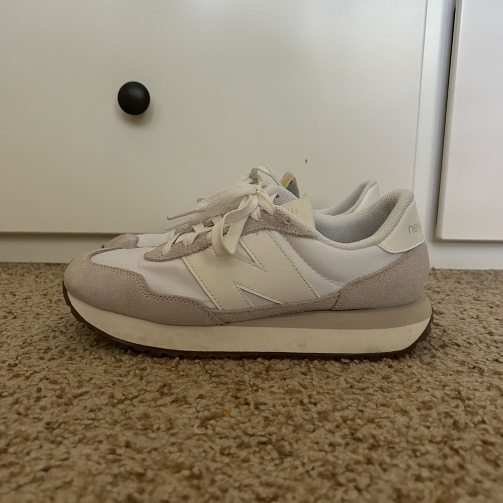 (NEW) Women’s New Balance 237 V1